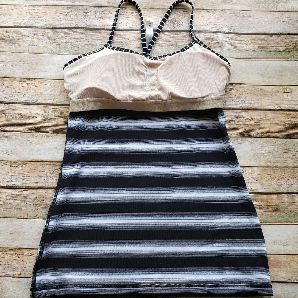 Lululemon Power Y Tank Color Black & White - Picture 6 of 12